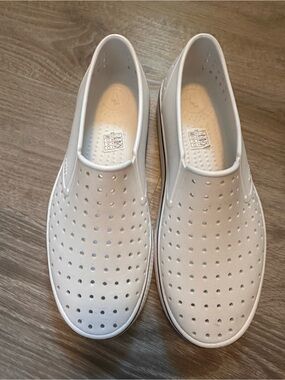 Native Like New White Perforated Slip-On Sneakers W10 M8